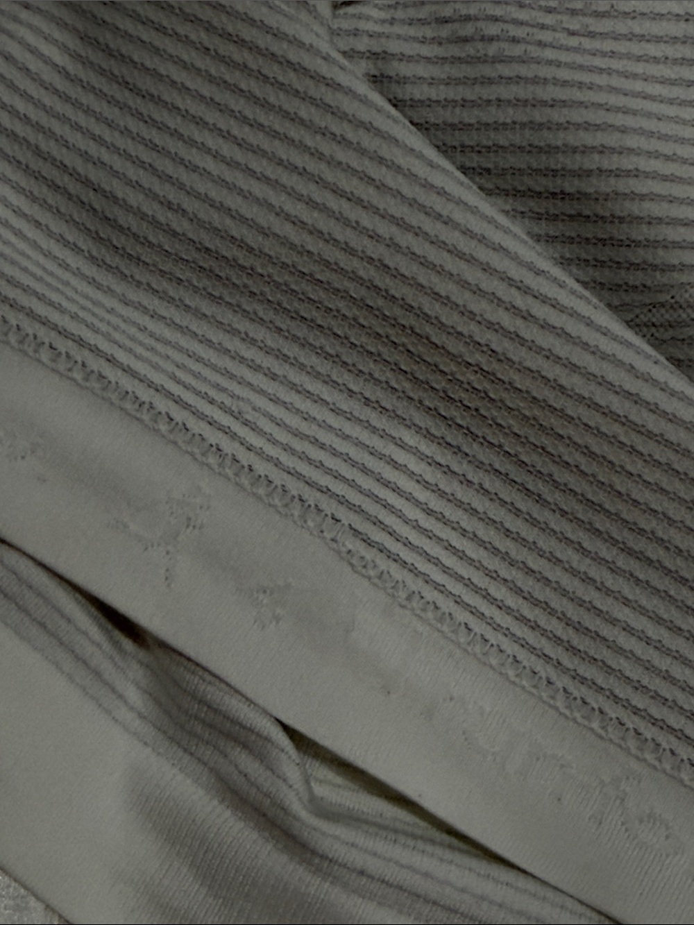 lululemon White Textured Racerback Yoga Tank Top Athletic Size 4 - Picture 3 of 3